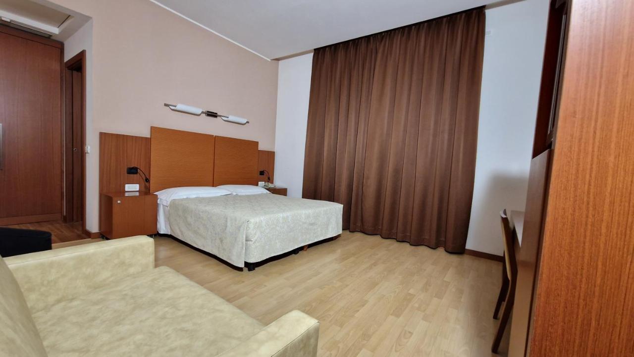 Bella Italia Palace Hotel Novara Exterior photo