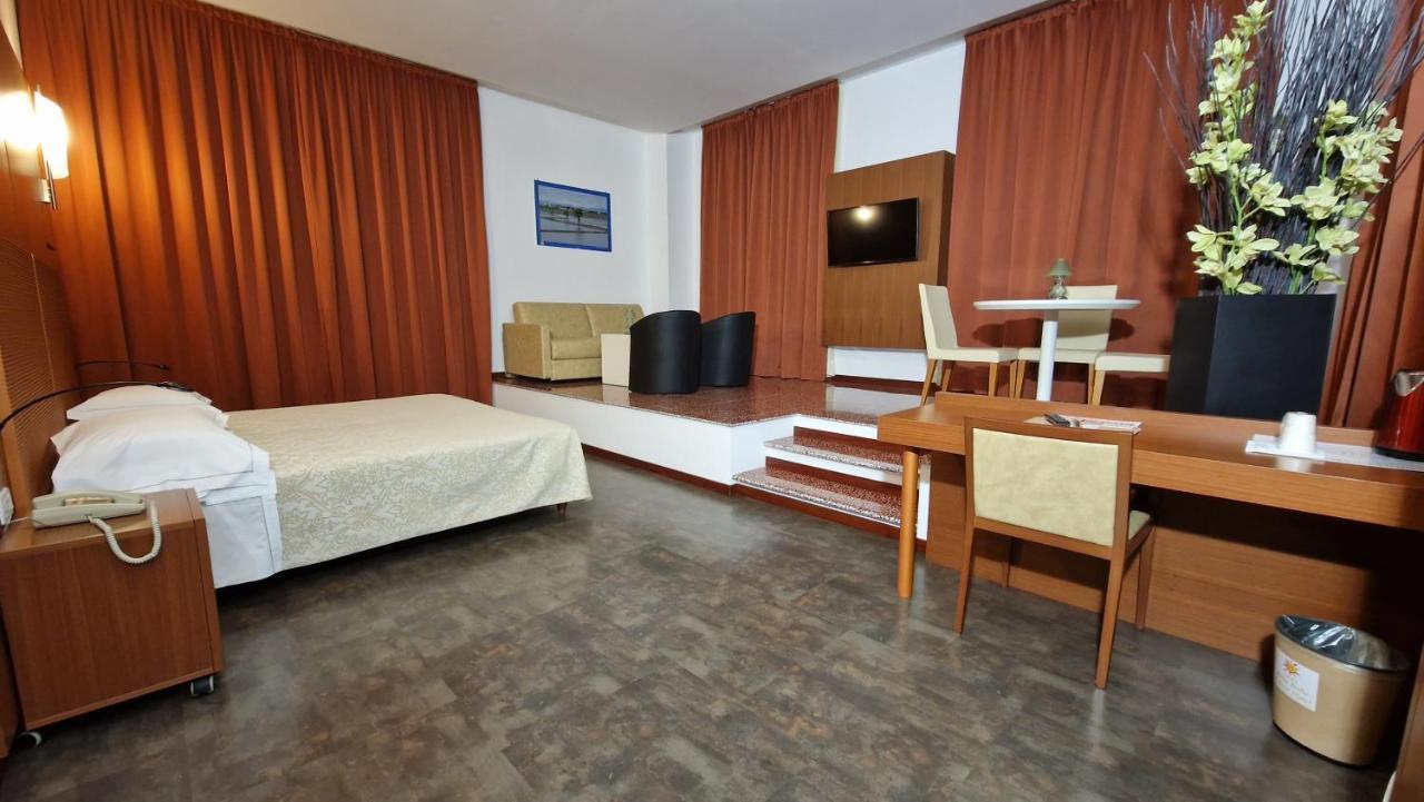 Bella Italia Palace Hotel Novara Exterior photo