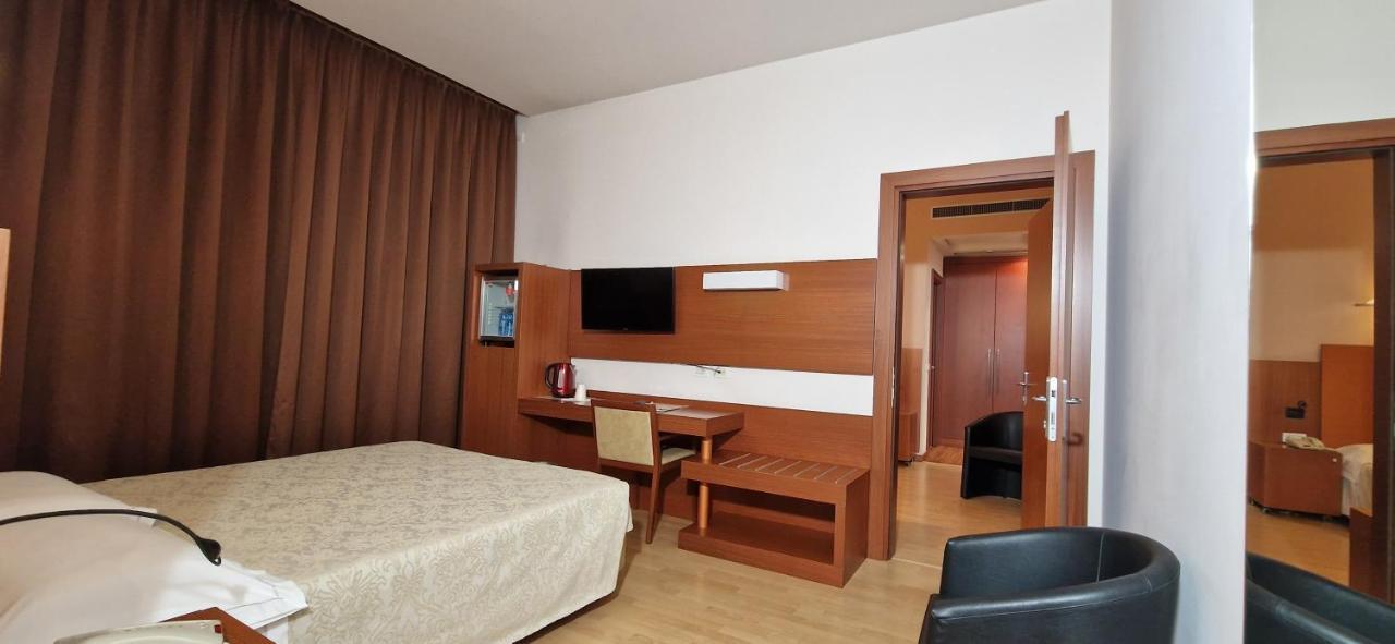 Bella Italia Palace Hotel Novara Exterior photo