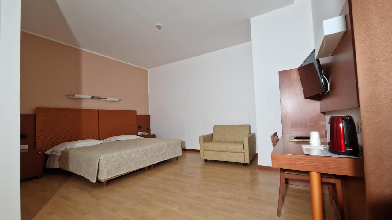 Bella Italia Palace Hotel Novara Exterior photo
