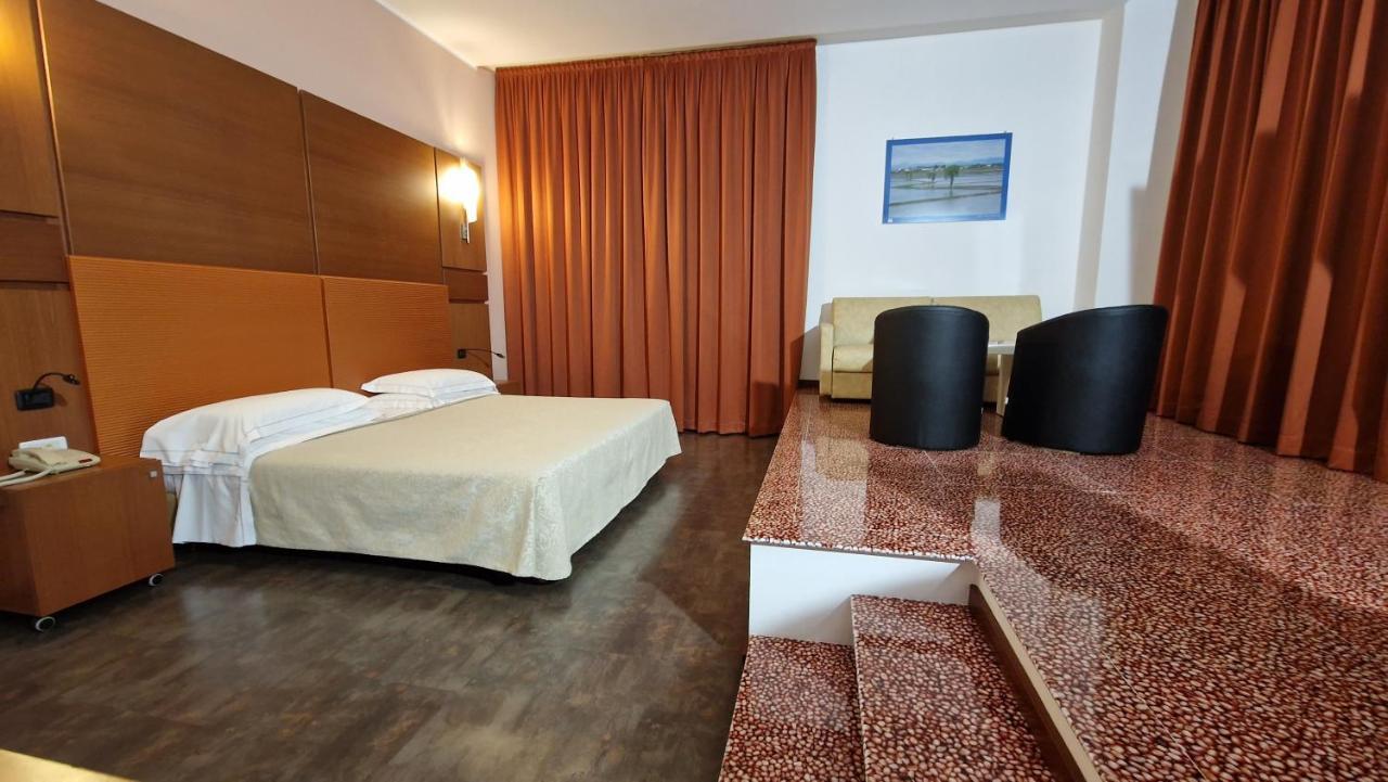 Bella Italia Palace Hotel Novara Exterior photo