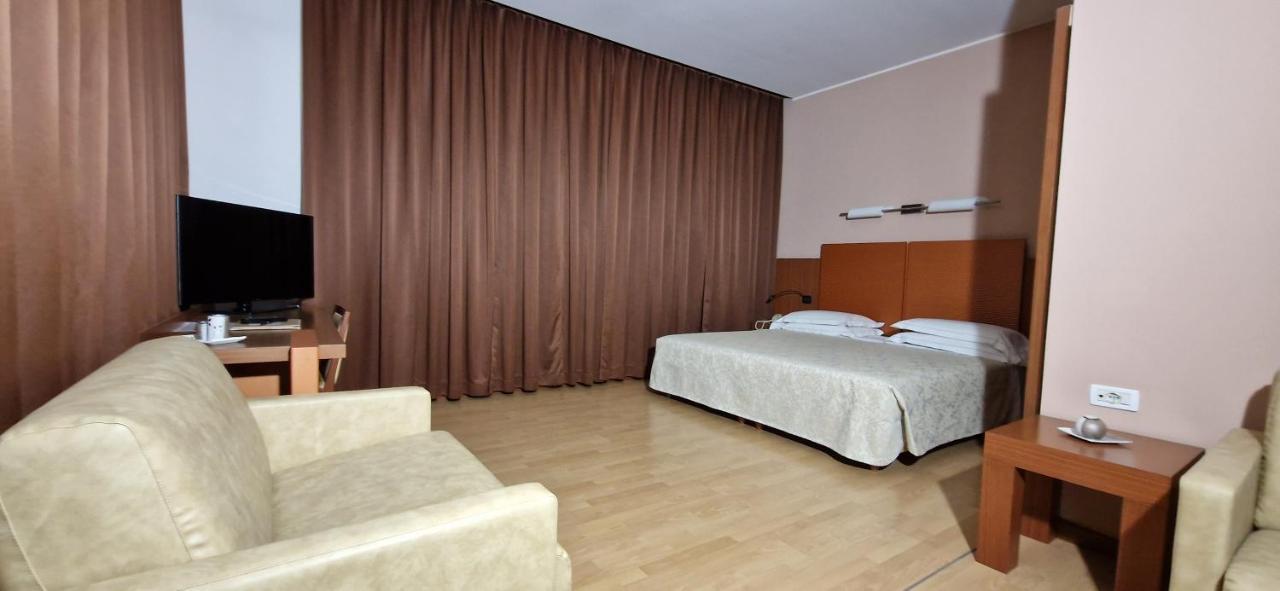 Bella Italia Palace Hotel Novara Exterior photo
