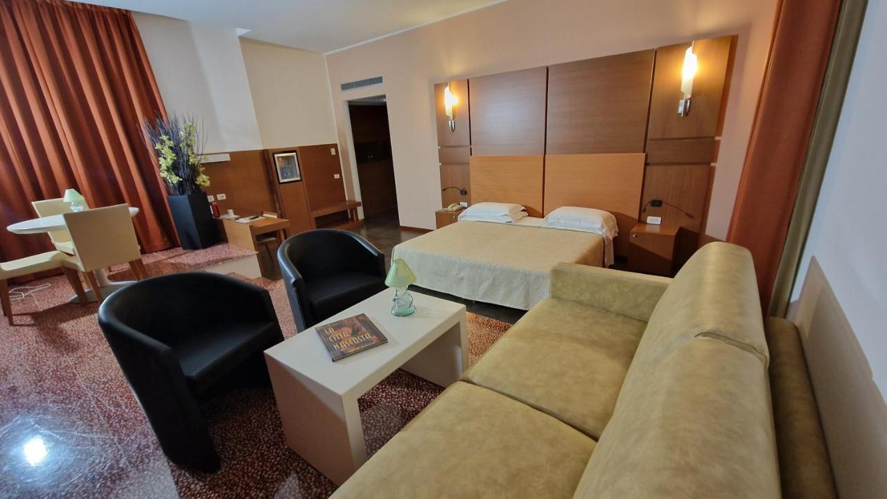 Bella Italia Palace Hotel Novara Exterior photo