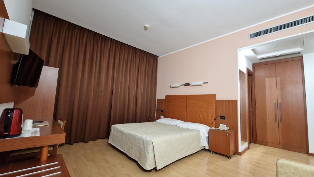 Bella Italia Palace Hotel Novara Exterior photo