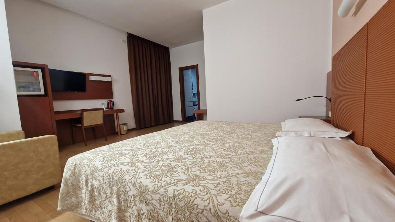 Bella Italia Palace Hotel Novara Exterior photo