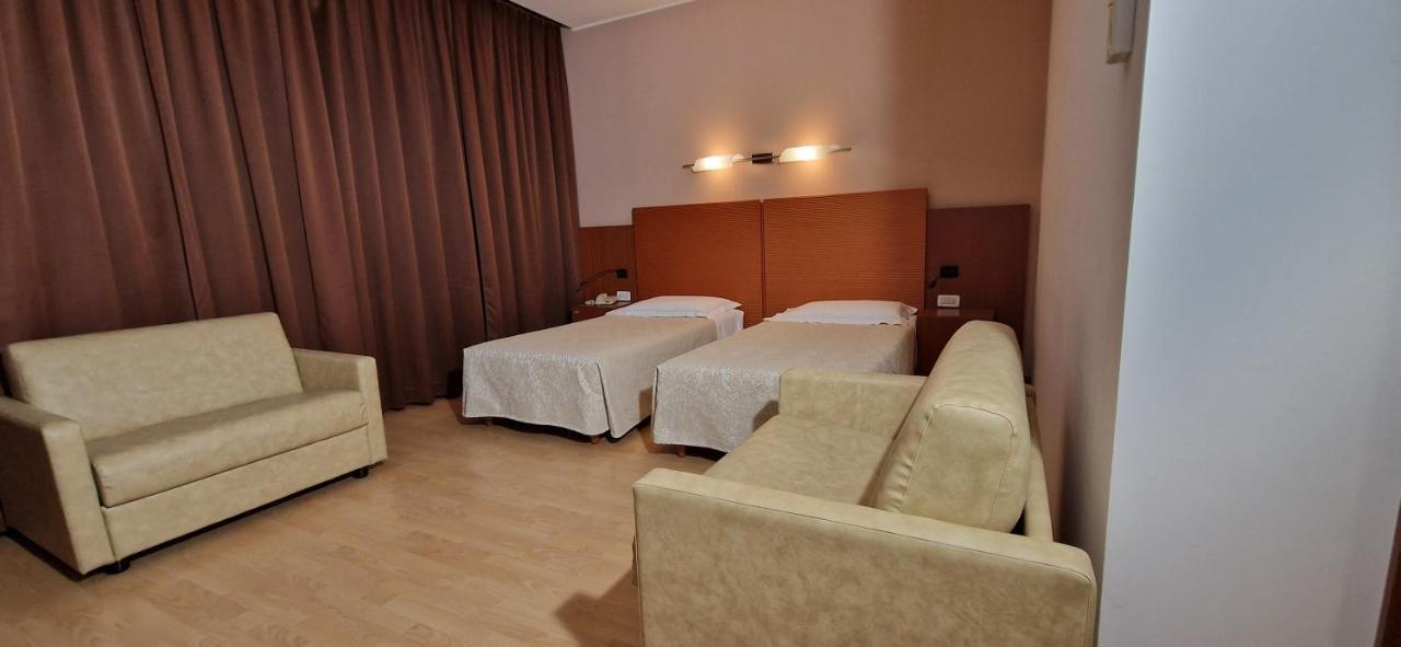Bella Italia Palace Hotel Novara Exterior photo