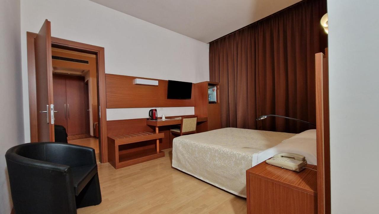 Bella Italia Palace Hotel Novara Exterior photo
