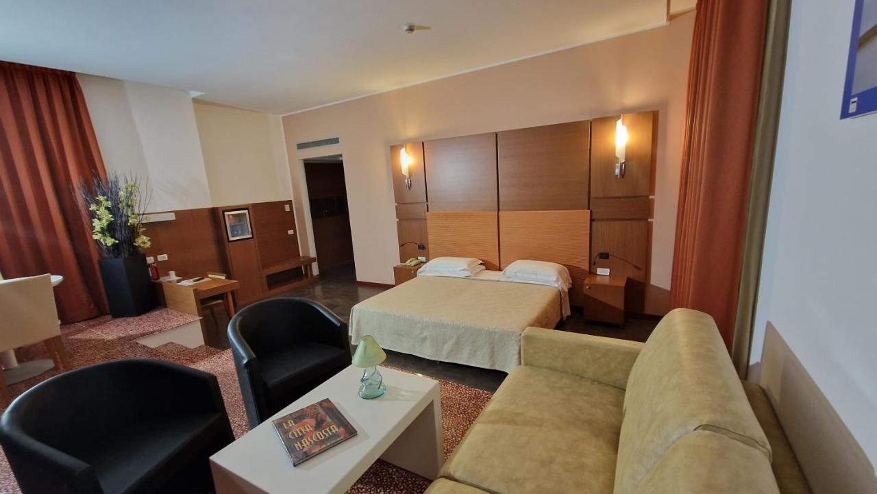 Bella Italia Palace Hotel Novara Exterior photo