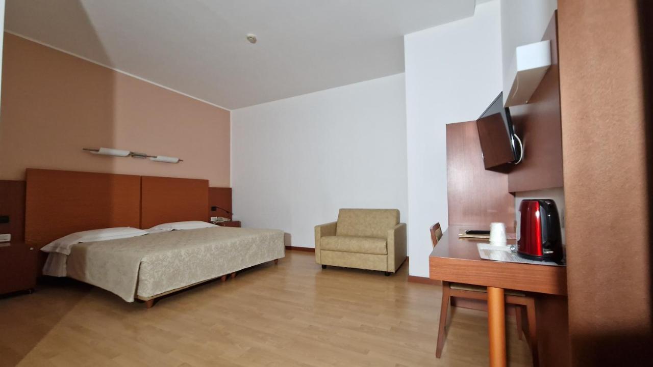 Bella Italia Palace Hotel Novara Exterior photo
