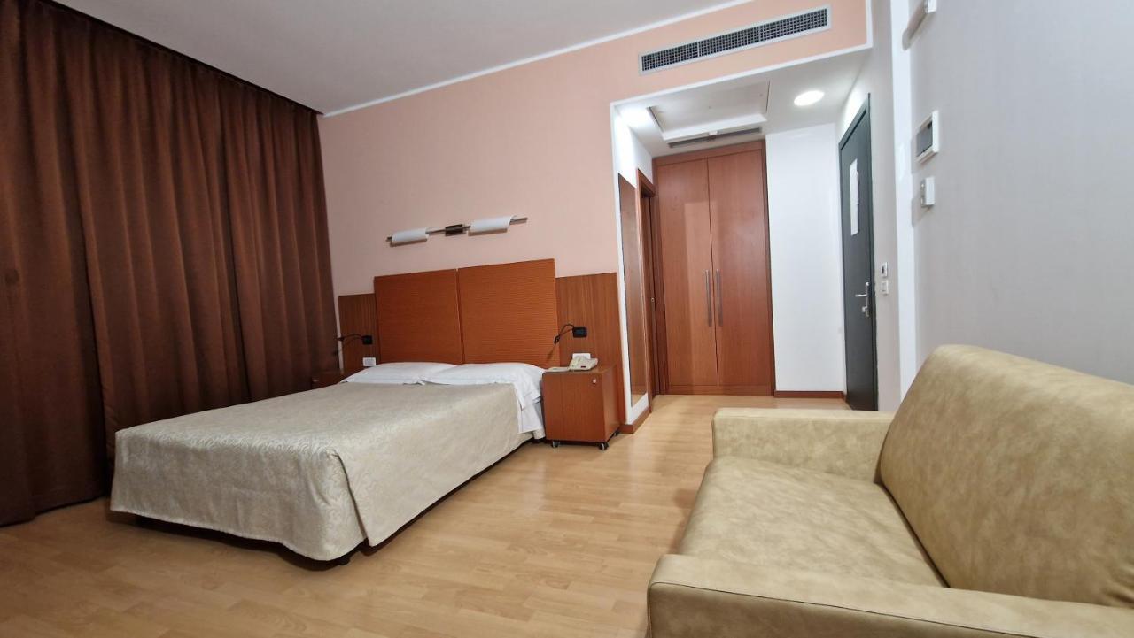 Bella Italia Palace Hotel Novara Exterior photo