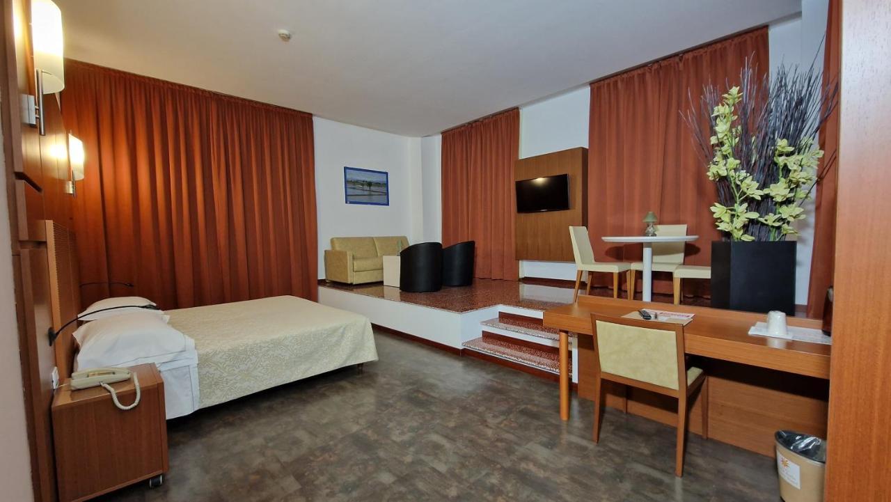 Bella Italia Palace Hotel Novara Exterior photo