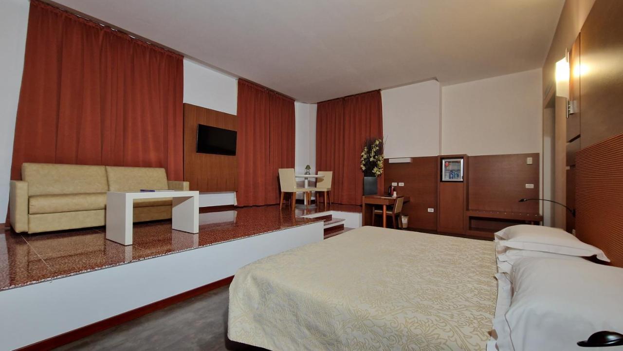 Bella Italia Palace Hotel Novara Exterior photo