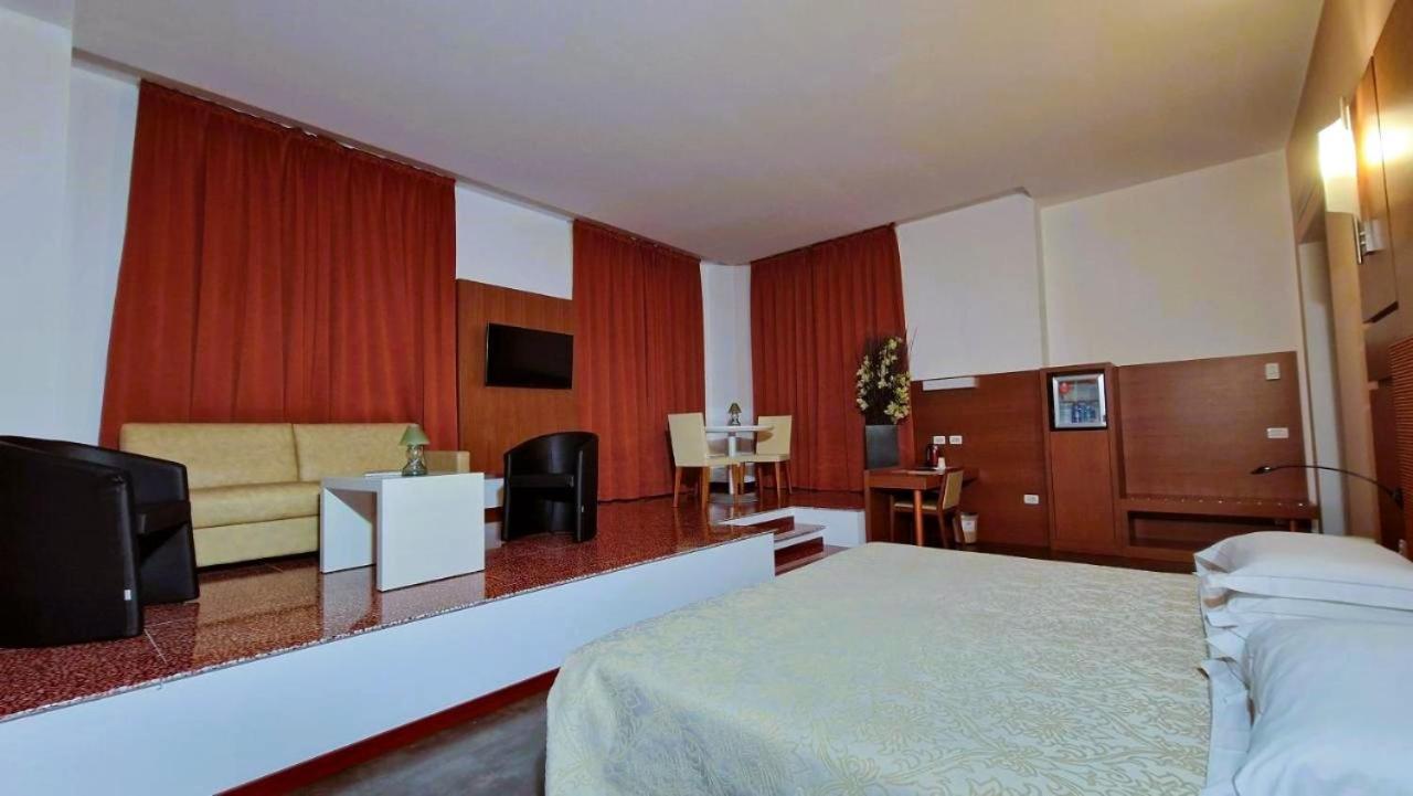 Bella Italia Palace Hotel Novara Exterior photo